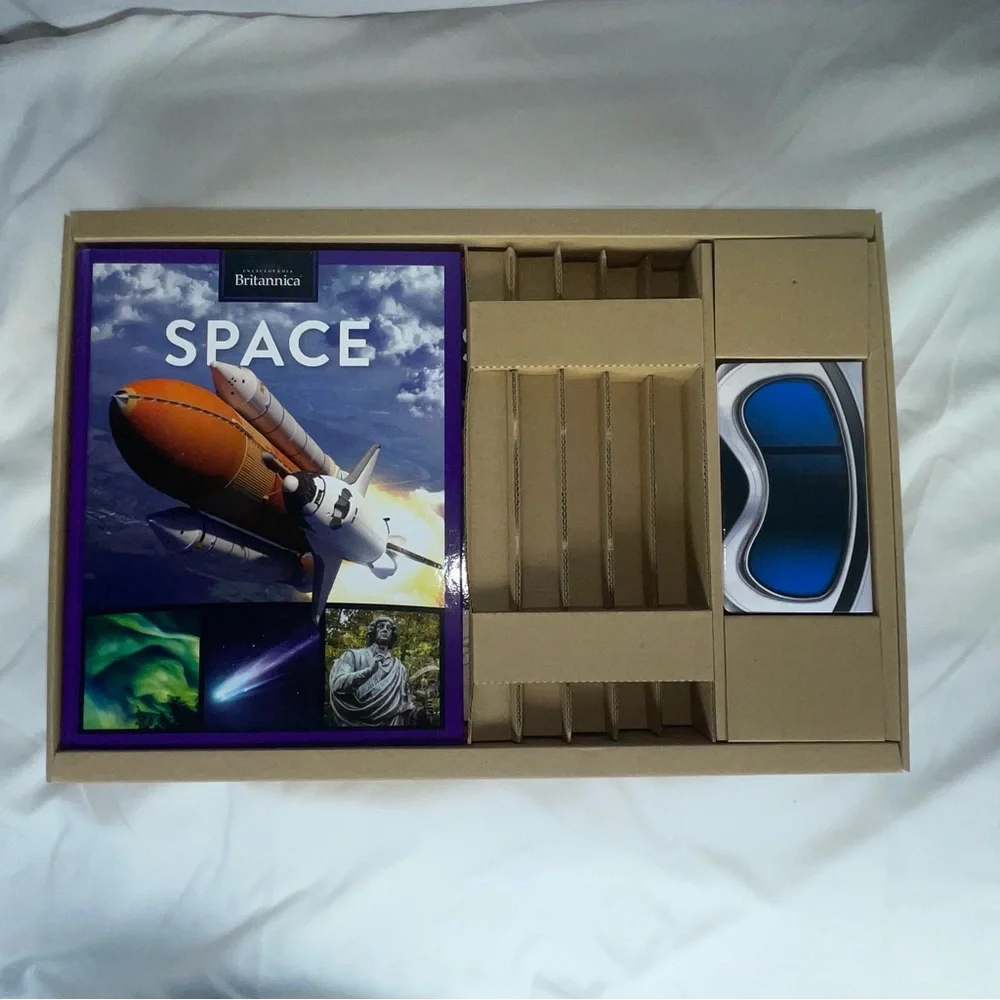 BNIB Encyclopedia Britannica Virtual Reality Exploration Set